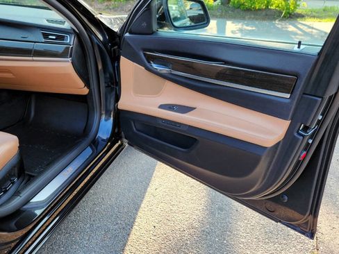 Used 2011 BMW 750Li xDrive image 41