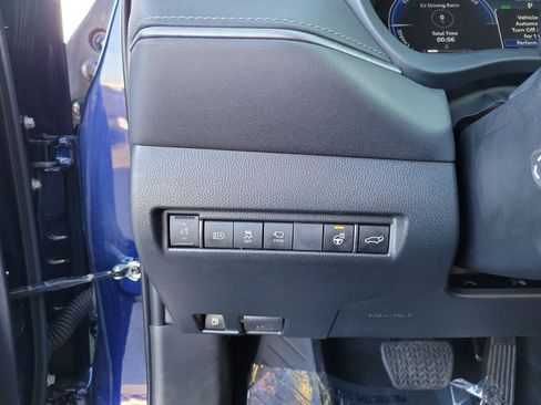 Used 2024 Toyota Venza Limited image 20