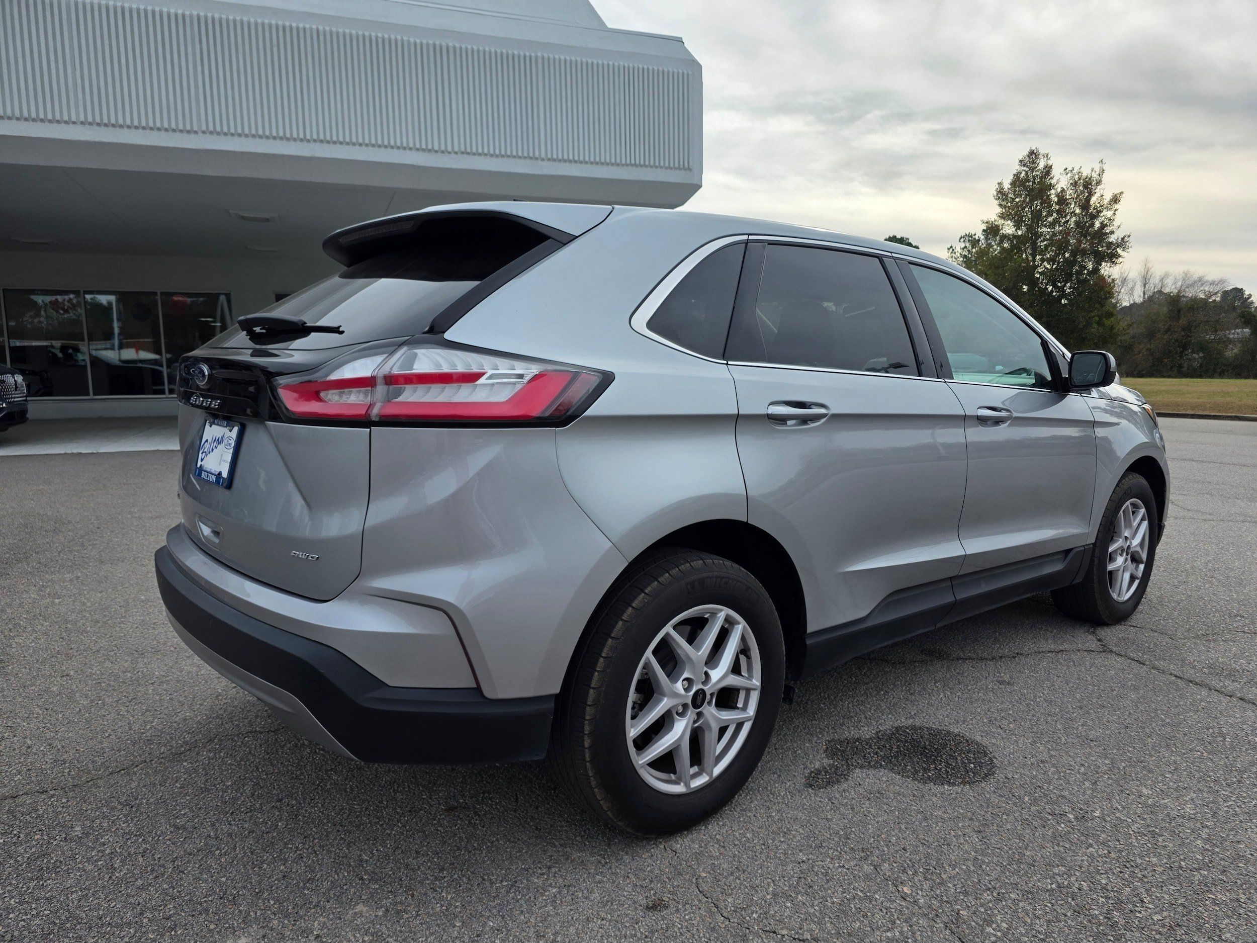 Used 2024 Ford Edge SEL w/ Convenience Package AWD/4WD image 4