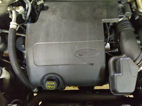 Used 2017 Ford Explorer XLT w/ Equipment Group 201A FWD image 30