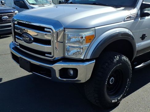 Used 2015 Ford F250 Lariat w/ Lariat Interior Package image 8