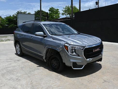 Used 2023 GMC Terrain SLE w/ Driver Convenience Package FWD image 2