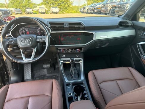 Used 2020 Audi Q3 2.0T Premium Plus w/ Premium Plus Package AWD/4WD image 11