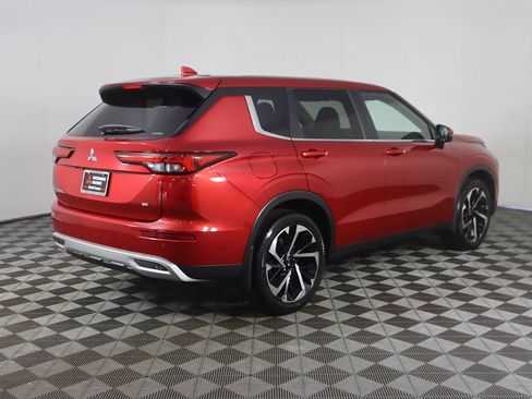 Used 2024 Mitsubishi Outlander SE AWD/4WD image 11