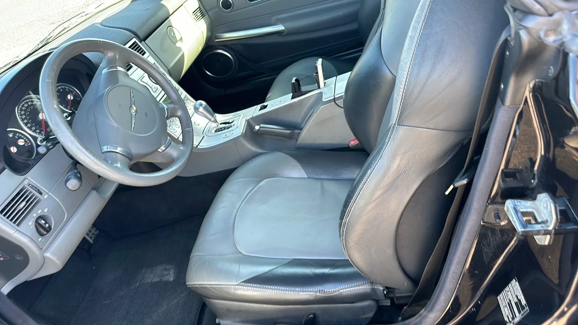 Used 2005 Chrysler Crossfire Limited RWD image 21