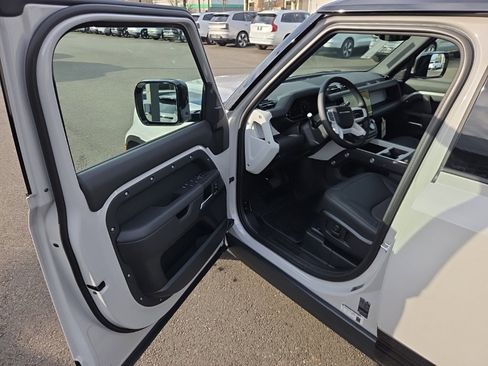 New 2026 Land Rover Defender 110 X-Dynamic SE image 10