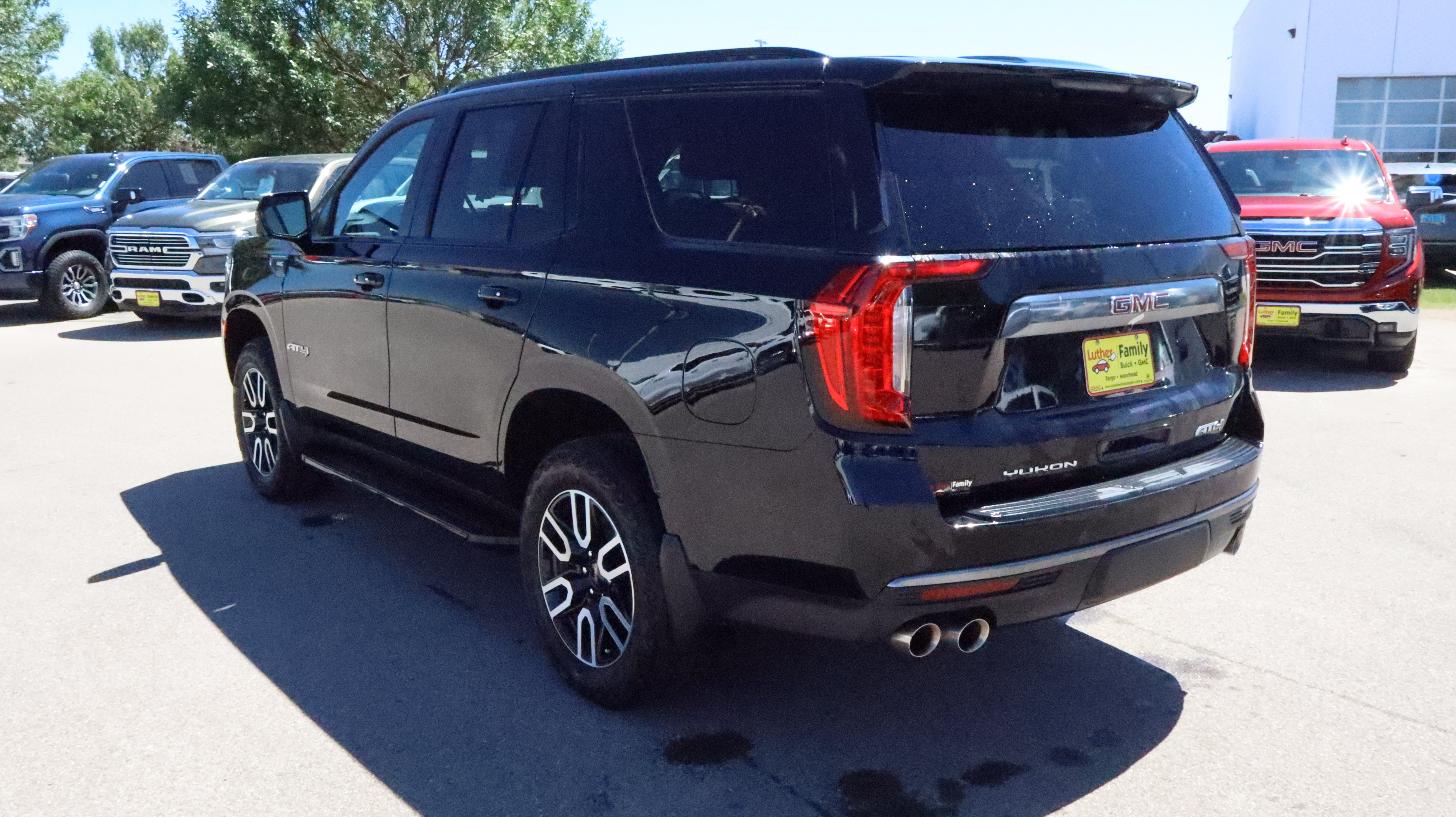 Used 2024 GMC Yukon AT4 AWD/4WD image 5