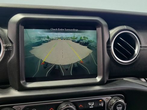 Used 2023 Jeep Wrangler Unlimited Sahara AWD/4WD image 16