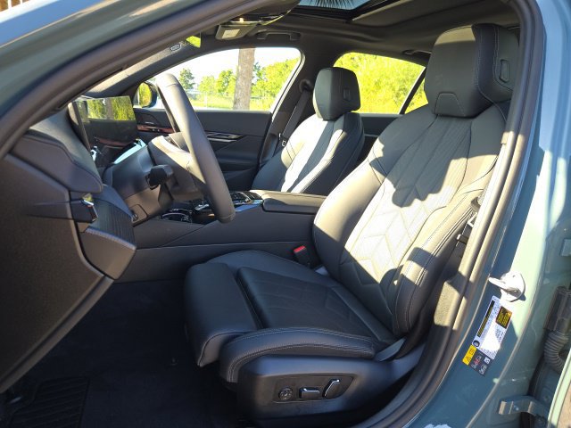 Used 2025 BMW i5 xDrive40 AWD/4WD image 15
