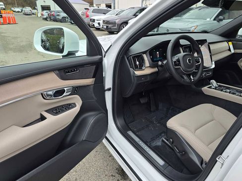 New 2026 Volvo XC90 B6 Plus w/ Protection Package Premier image 19