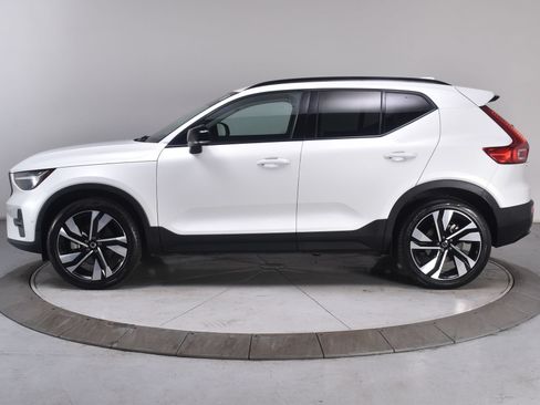 Used 2023 Volvo XC40 B5 Ultimate w/ Protection Package Premier AWD/4WD image 3