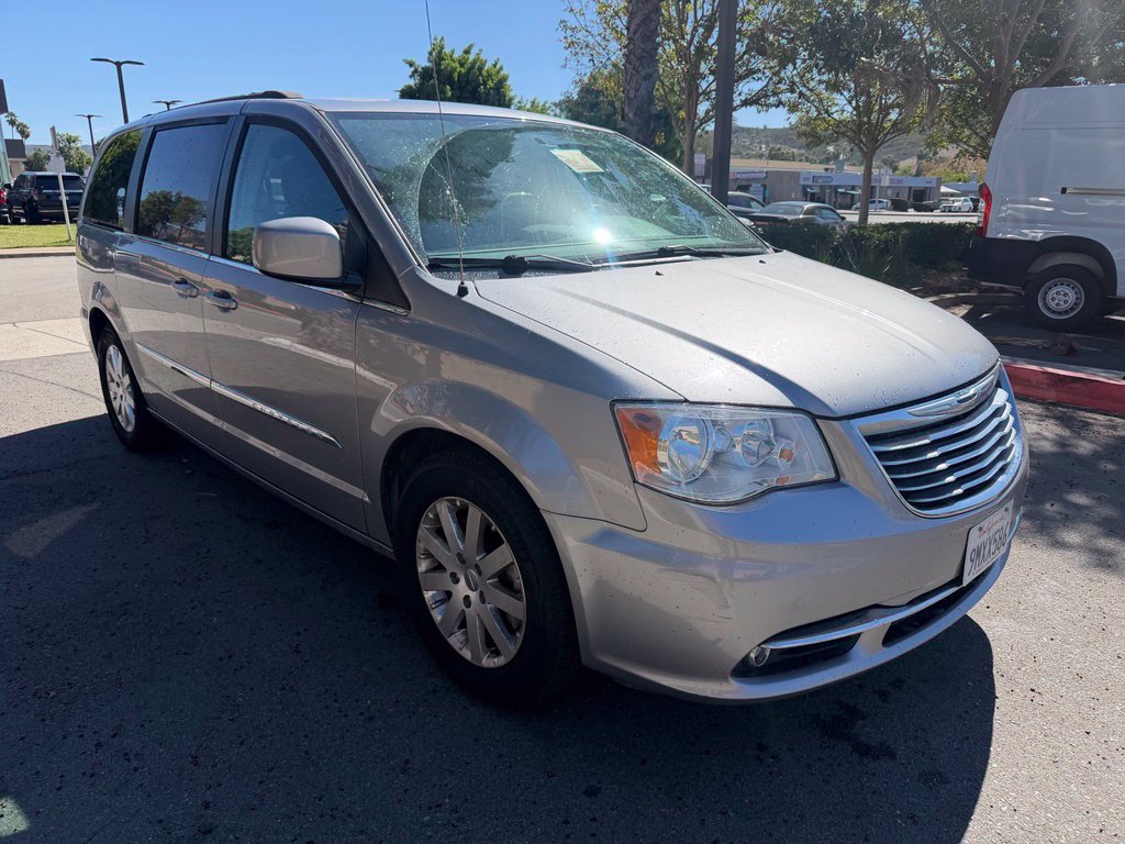 Used 2016 Chrysler Town & Country Touring FWD image 1