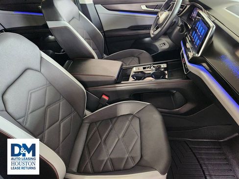 Used 2024 Volkswagen Atlas Peak Edition SE AWD/4WD image 21