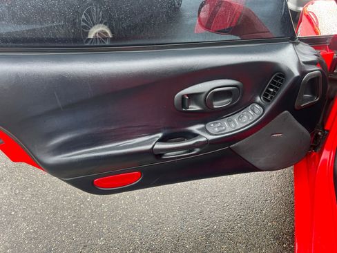 Used 1997 Chevrolet Corvette Coupe w/ Performance Handling Pkg image 14