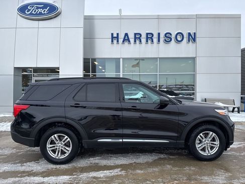 Used 2023 Ford Explorer XLT image 4