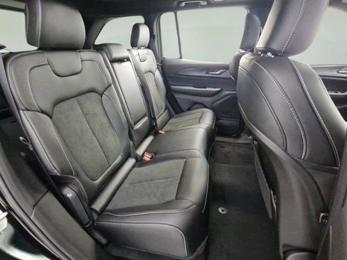 New 2025 Jeep Grand Cherokee Altitude image 27