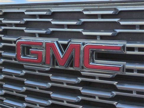 Used 2019 GMC Yukon XL Denali w/ Denali Ultimate Package image 32