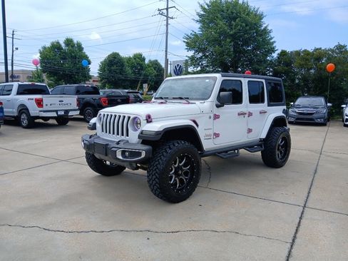 Used 2020 Jeep Wrangler Unlimited Sahara AWD/4WD image 3