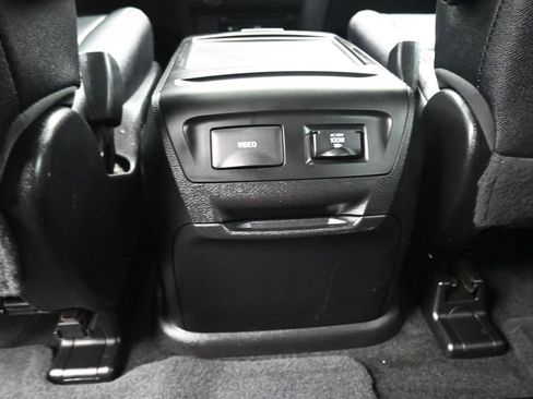 Used 2016 Toyota Sienna SE Premium w/ Protection Package FWD image 36