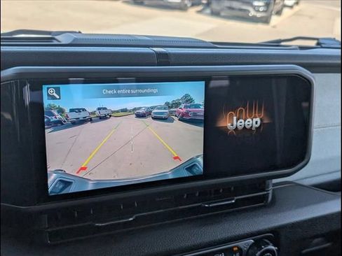 Used 2024 Jeep Gladiator Sport AWD/4WD image 12