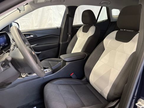Used 2024 Chevrolet Trax LS w/ LS Convenience Package FWD image 15