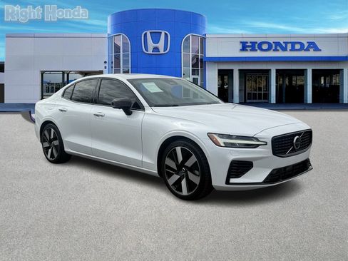 Used 2024 Volvo S60 T8 Ultimate w/ Climate Package image 10