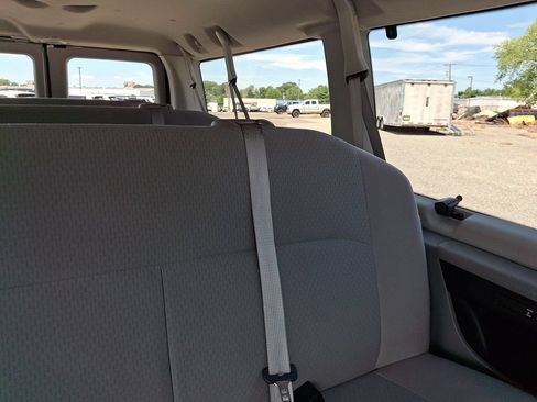 Used 2011 Ford E-350 and Econoline 350 XLT RWD image 21