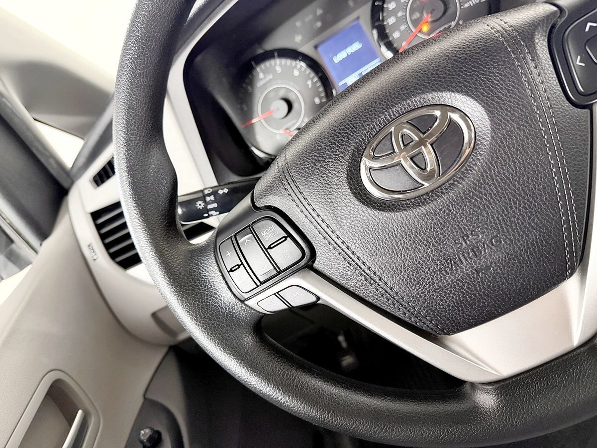 Used 2017 Toyota Sienna LE AWD/4WD image 55