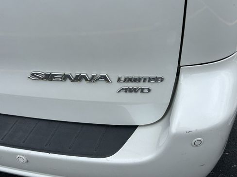 Used 2010 Toyota Sienna XLE Limited AWD/4WD image 18