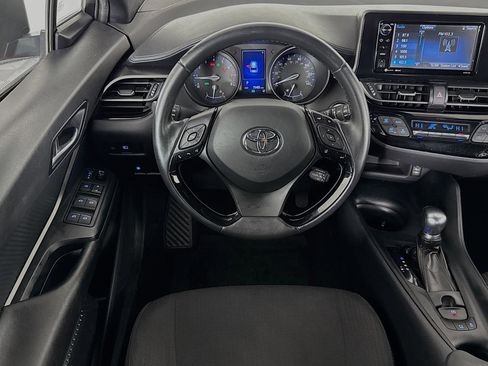 Used 2018 Toyota C-HR XLE image 16