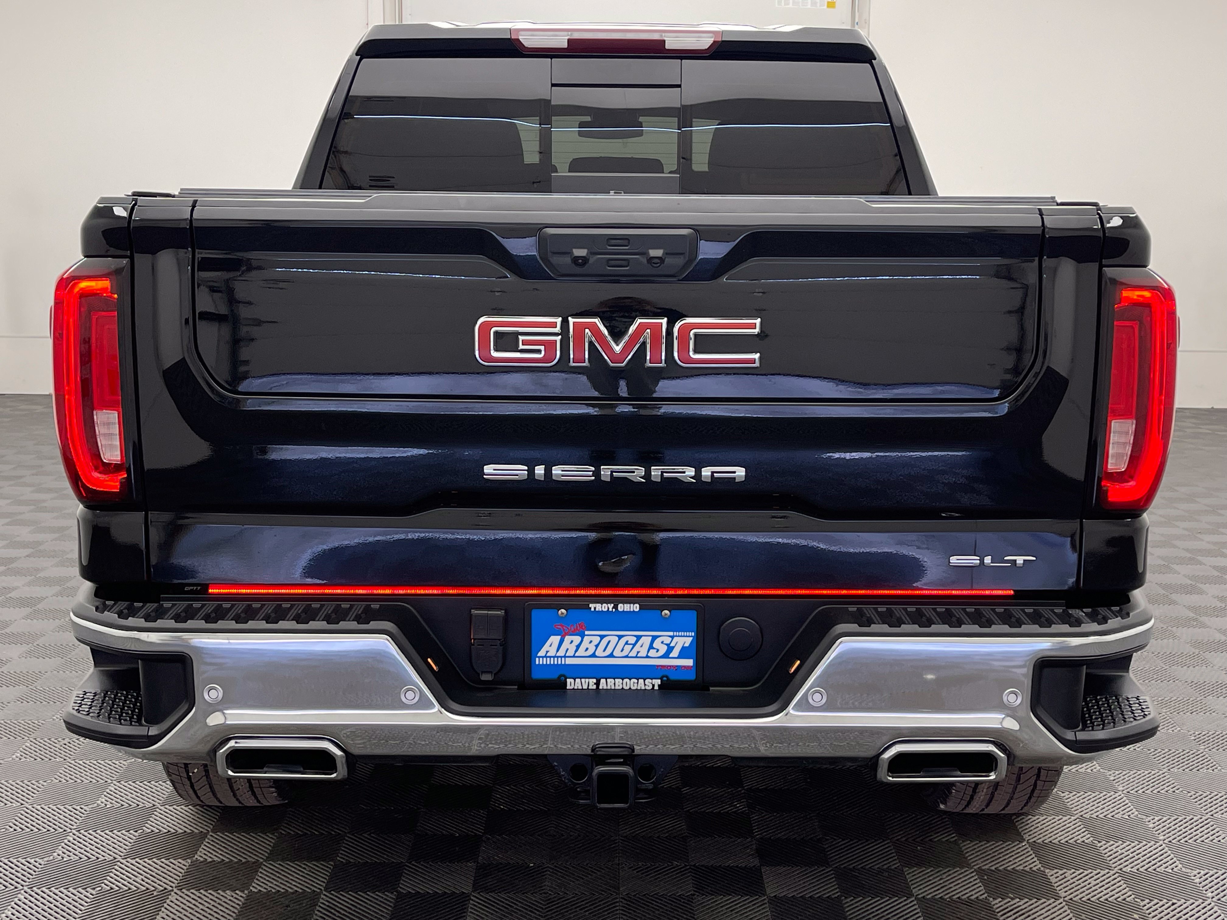 Used 2025 GMC Sierra 1500 SLT w/ SLT Premium Plus Package AWD/4WD image 9