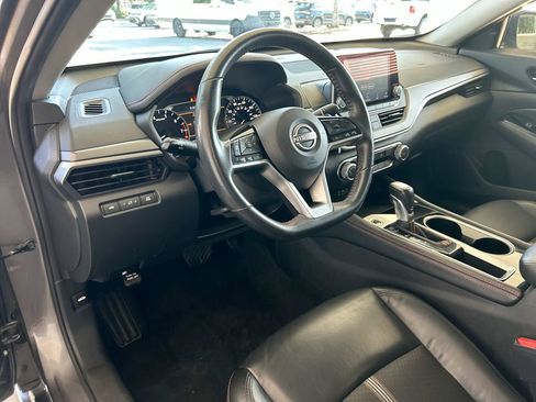 Used 2024 Nissan Altima 2.5 SR FWD image 13
