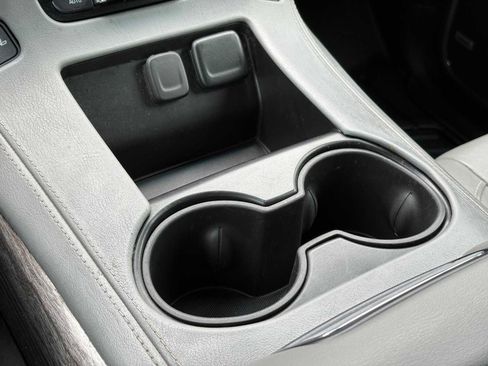 Used 2017 Chevrolet Tahoe LT RWD image 16