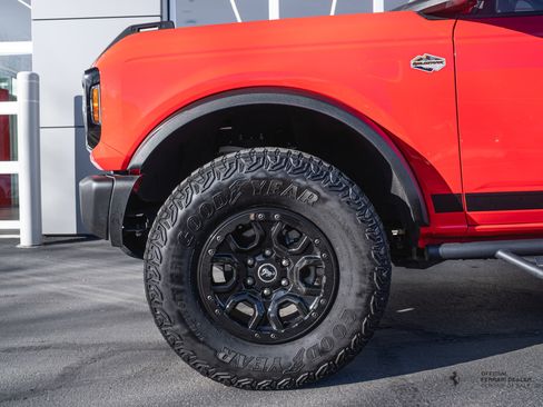 Used 2023 Ford Bronco Wildtrak image 4