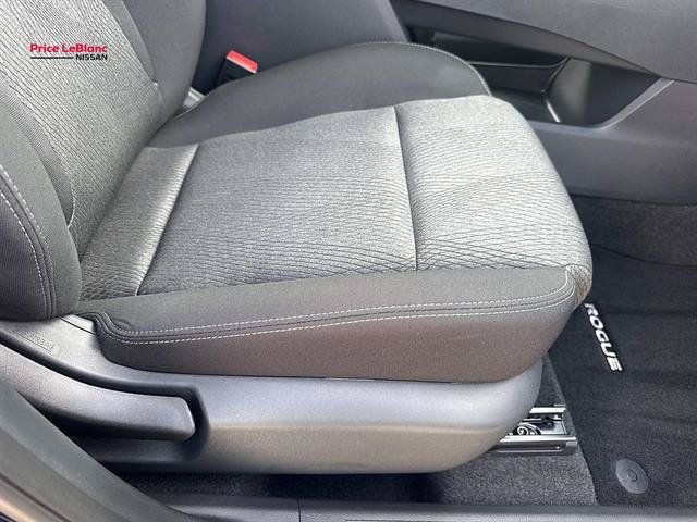 Certified 2026 Nissan Rogue SV FWD image 10