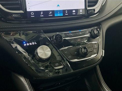 New 2026 Chrysler Pacifica Limited image 12