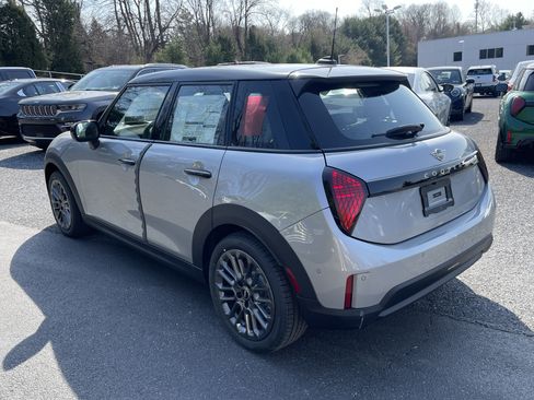 Used 2026 MINI Cooper 4-Door Hardtop FWD image 5