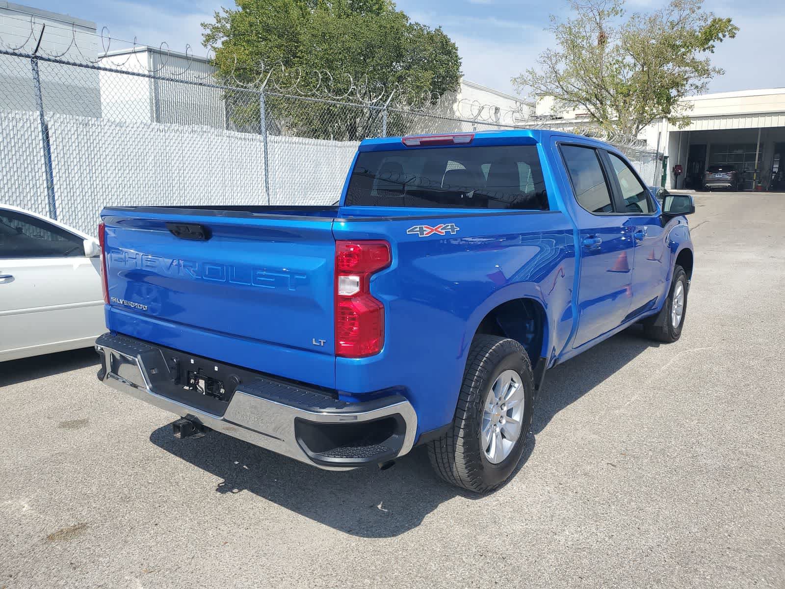 Used 2025 Chevrolet Silverado 1500 LT AWD/4WD image 6