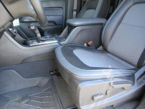 Used 2019 Chevrolet Colorado Z71 w/ Z71 Midnight Edition image 17