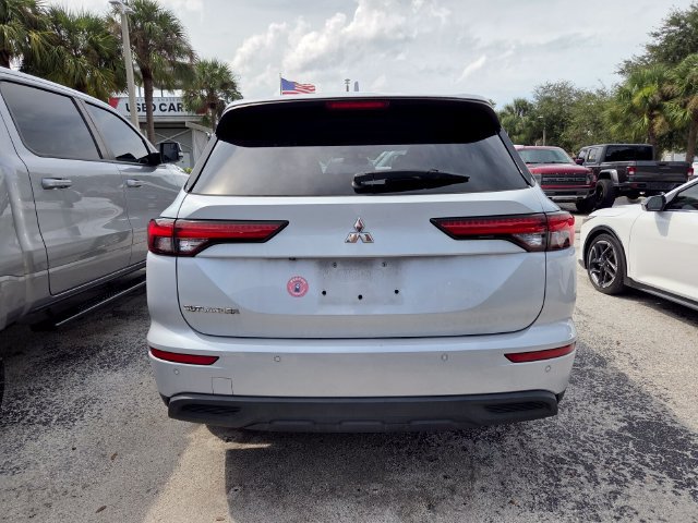 Used 2022 Mitsubishi Outlander ES FWD image 4