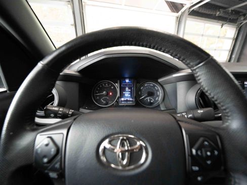 Used 2023 Toyota Tacoma TRD Off-Road w/ TRD Premium Off Road Package AWD/4WD image 15