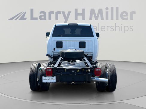 New 2026 RAM 5500 Tradesman w/ Chrome Appearance Group AWD/4WD image 4