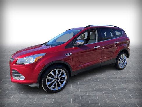 Used 2016 Ford Escape SE w/ SE Chrome Package image 3