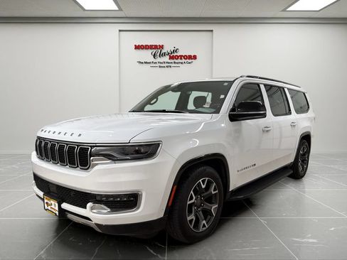 Used 2024 Jeep Wagoneer L Series III w/ Flexible Seating Group AWD/4WD image 1