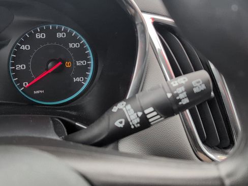 Used 2018 Chevrolet Equinox LS image 25