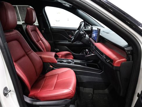 Used 2025 Lincoln Corsair Grand Touring image 23