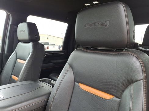 Used 2025 GMC Sierra 2500 AT4 w/ Technology Package image 15