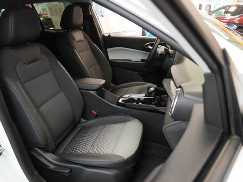 Used 2024 Chevrolet Trax LT w/ Driver Confidence Package FWD image 32