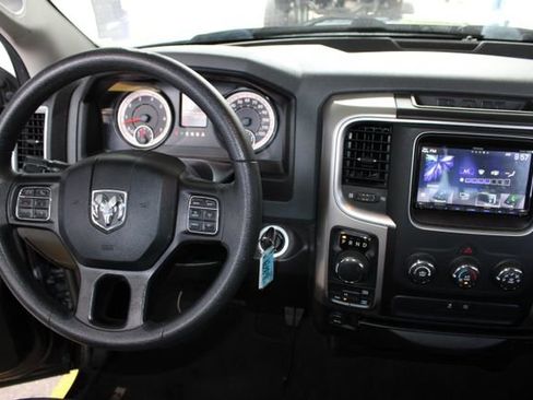 Used 2019 RAM 1500 Classic SLT AWD/4WD image 11