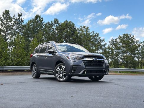 Used 2025 Subaru Ascent Touring AWD/4WD image 2